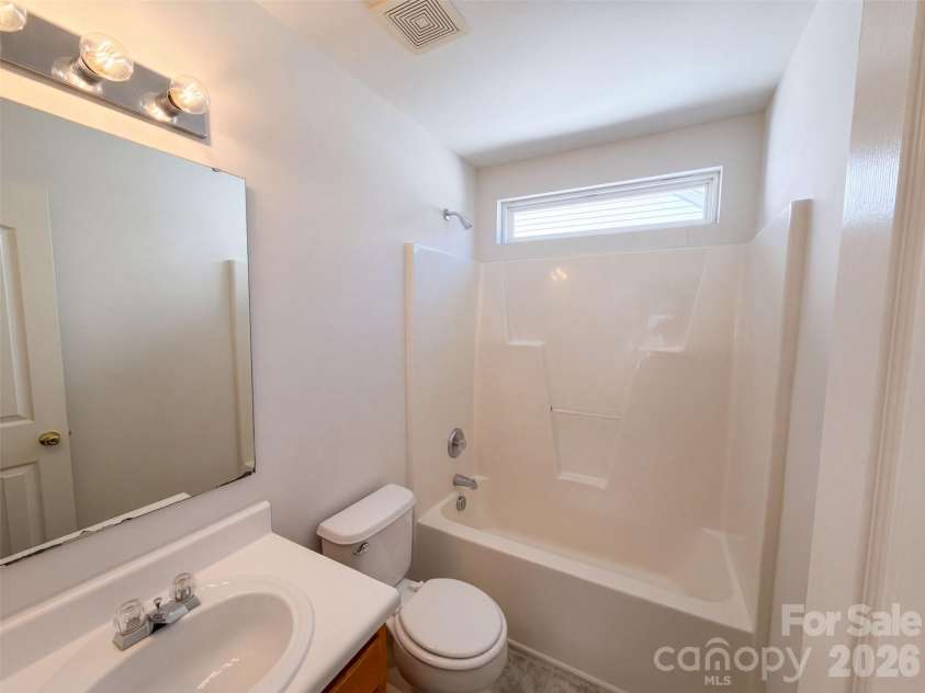 4735 Nijinsky Court, Charlotte, NC 28216.  MLS# CAR4431711, YatesRealty ID 54896. 