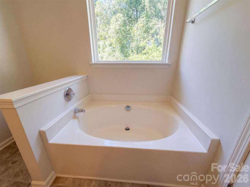 4735 Nijinsky Court, Charlotte, NC 28216.  MLS# CAR4431711, YatesRealty ID 54896. 