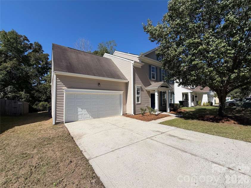 4735 Nijinsky Court, Charlotte, NC 28216.  MLS# CAR4431711, YatesRealty ID 54896. 