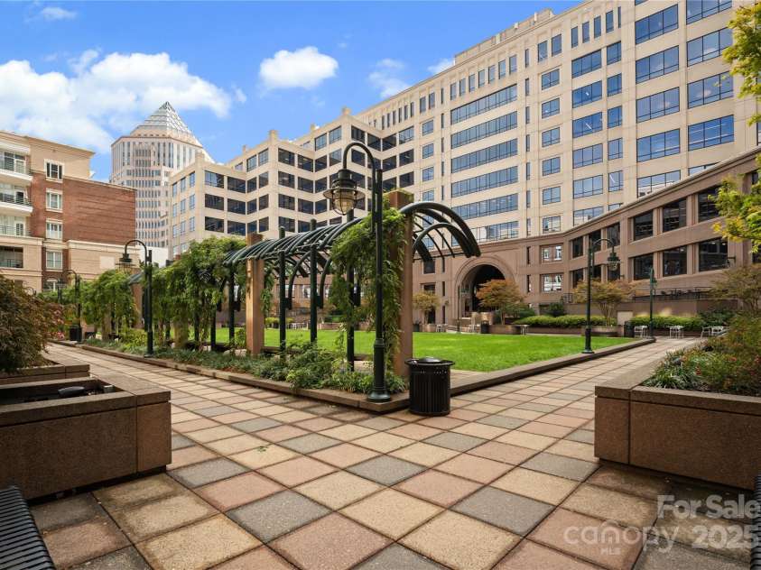 400 Church Street, Charlotte, NC 28202.  MLS# CAR4312874, YatesRealty ID 549. 