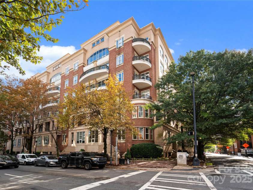 400 Church Street, Charlotte, NC 28202.  MLS# CAR4312874, YatesRealty ID 549. 