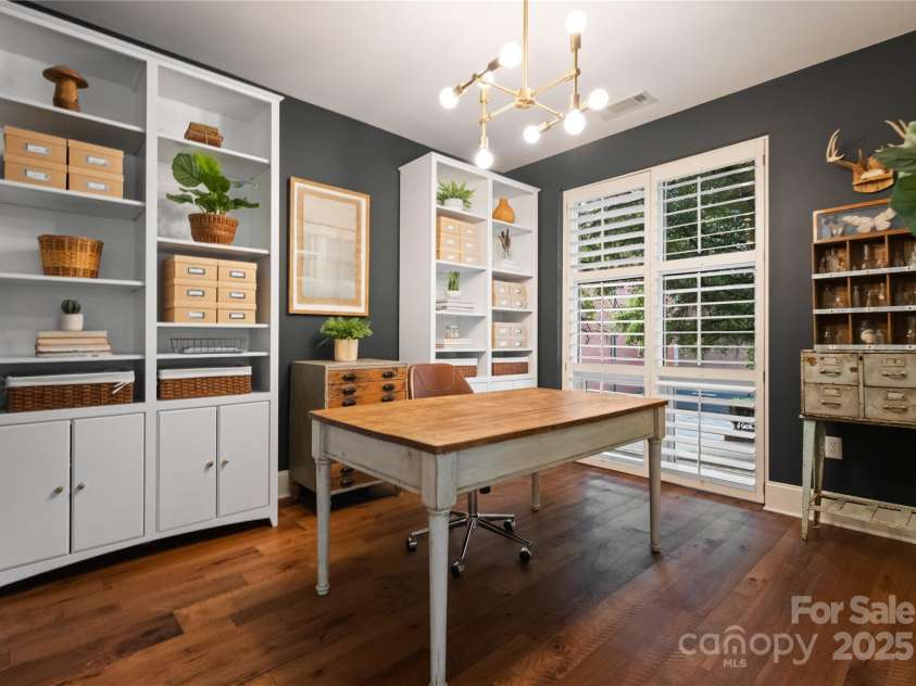 400 Church Street, Charlotte, NC 28202.  MLS# CAR4312874, YatesRealty ID 549. 