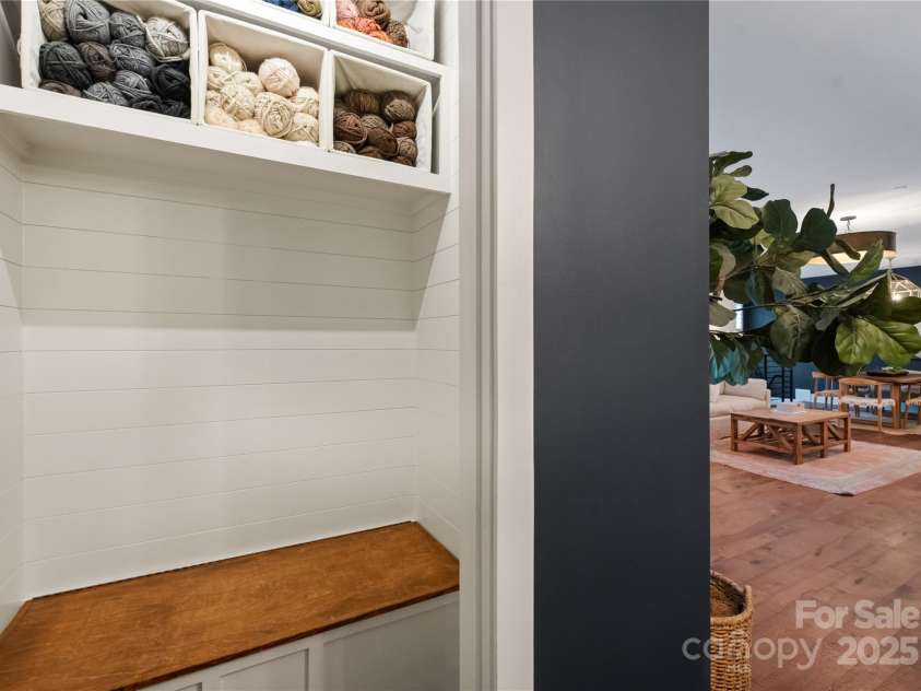 400 Church Street, Charlotte, NC 28202.  MLS# CAR4312874, YatesRealty ID 549. 