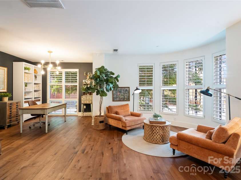 400 Church Street, Charlotte, NC 28202.  MLS# CAR4312874, YatesRealty ID 549. 