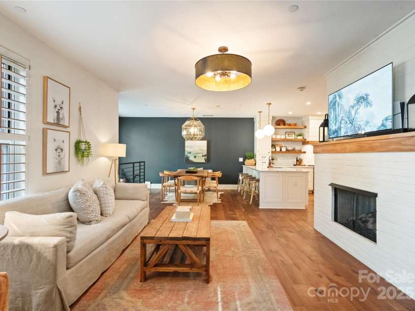 400 Church Street, Charlotte, NC 28202.  MLS# CAR4312874, YatesRealty ID 549. 