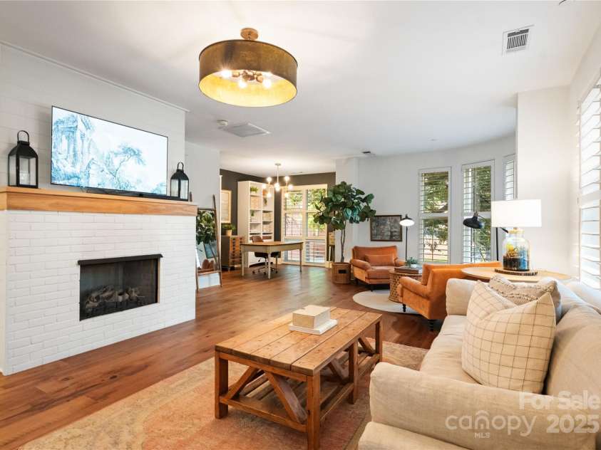 400 Church Street, Charlotte, NC 28202.  MLS# CAR4312874, YatesRealty ID 549. 