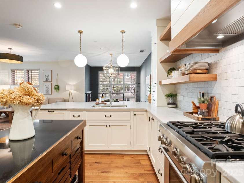 400 Church Street, Charlotte, NC 28202.  MLS# CAR4312874, YatesRealty ID 549. 