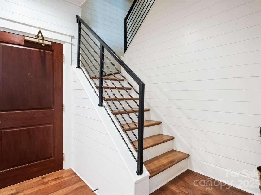 400 Church Street, Charlotte, NC 28202.  MLS# CAR4312874, YatesRealty ID 549. 