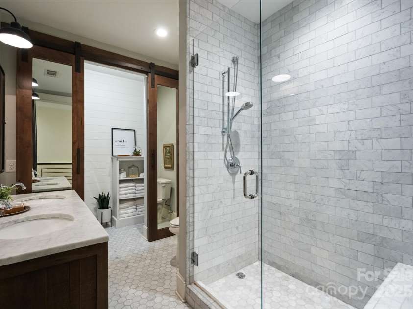 400 Church Street, Charlotte, NC 28202.  MLS# CAR4312874, YatesRealty ID 549. 