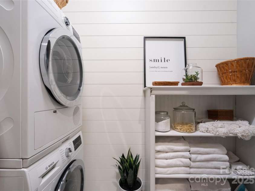 400 Church Street, Charlotte, NC 28202.  MLS# CAR4312874, YatesRealty ID 549. 