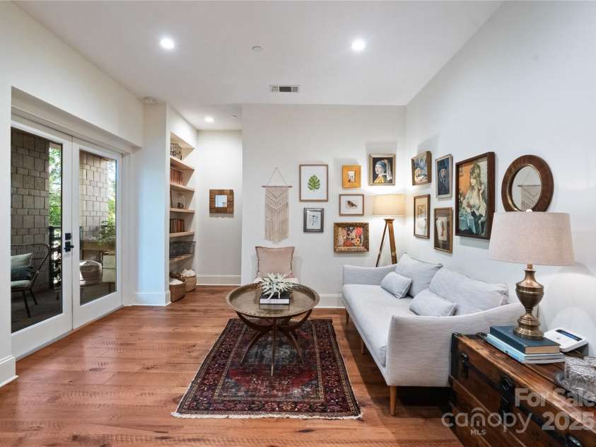 400 Church Street, Charlotte, NC 28202.  MLS# CAR4312874, YatesRealty ID 549. 