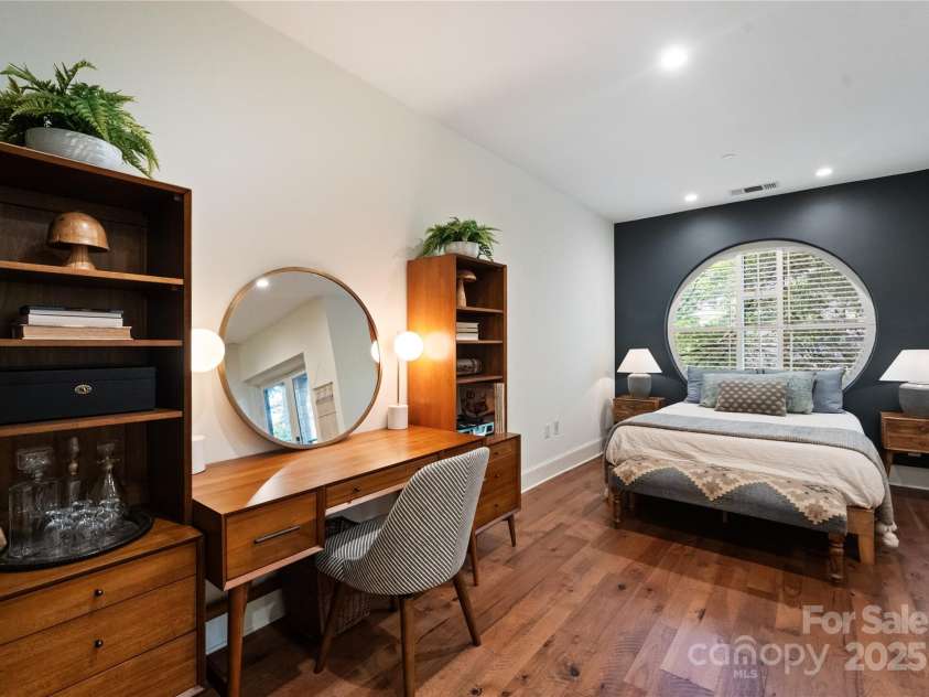 400 Church Street, Charlotte, NC 28202.  MLS# CAR4312874, YatesRealty ID 549. 