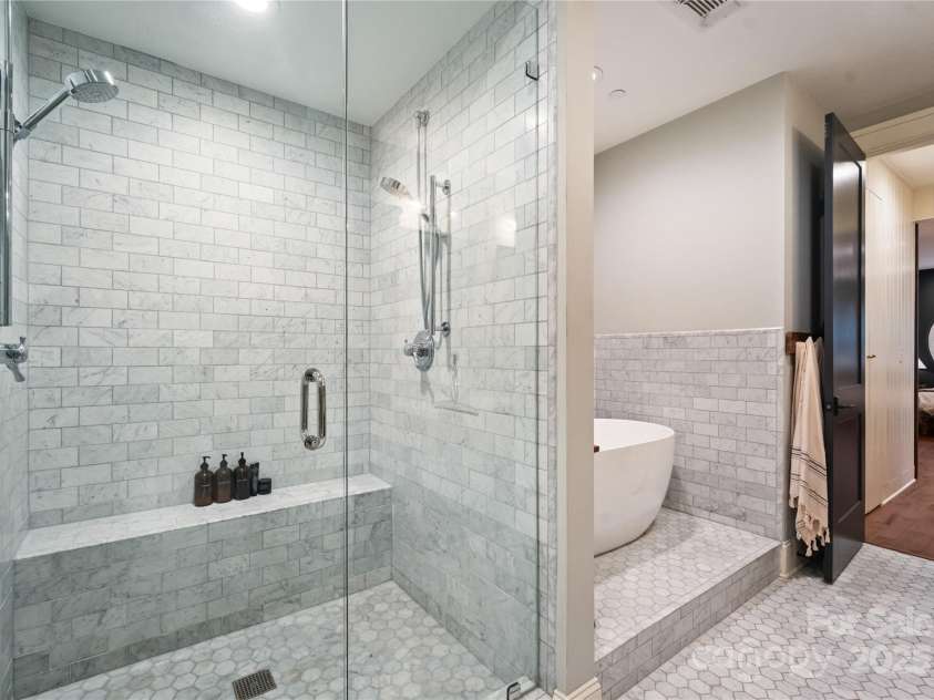 400 Church Street, Charlotte, NC 28202.  MLS# CAR4312874, YatesRealty ID 549. 