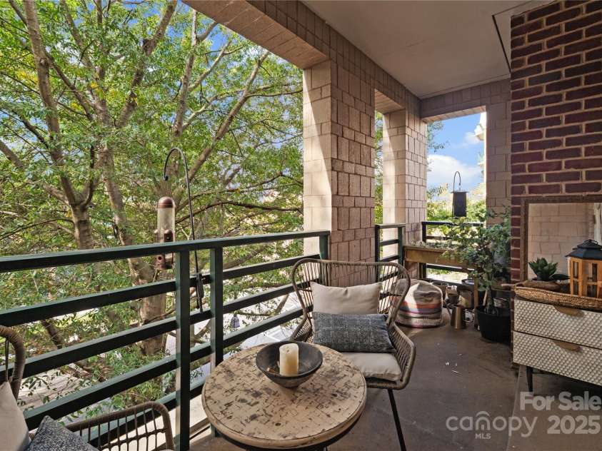 400 Church Street, Charlotte, NC 28202.  MLS# CAR4312874, YatesRealty ID 549. 