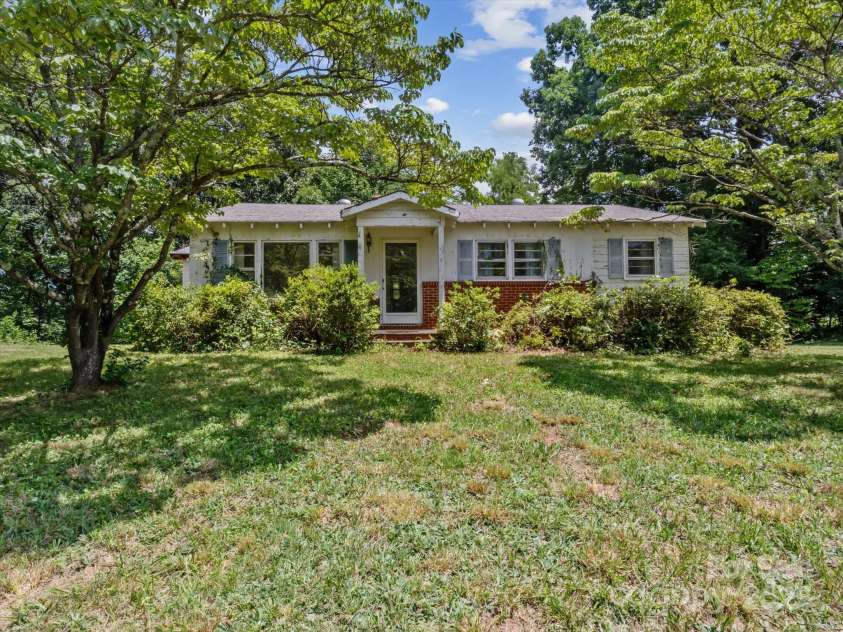 859 Stacy Hill Road, Nebo, NC 28761.  MLS# CAR4273524, YatesRealty ID 549. 
