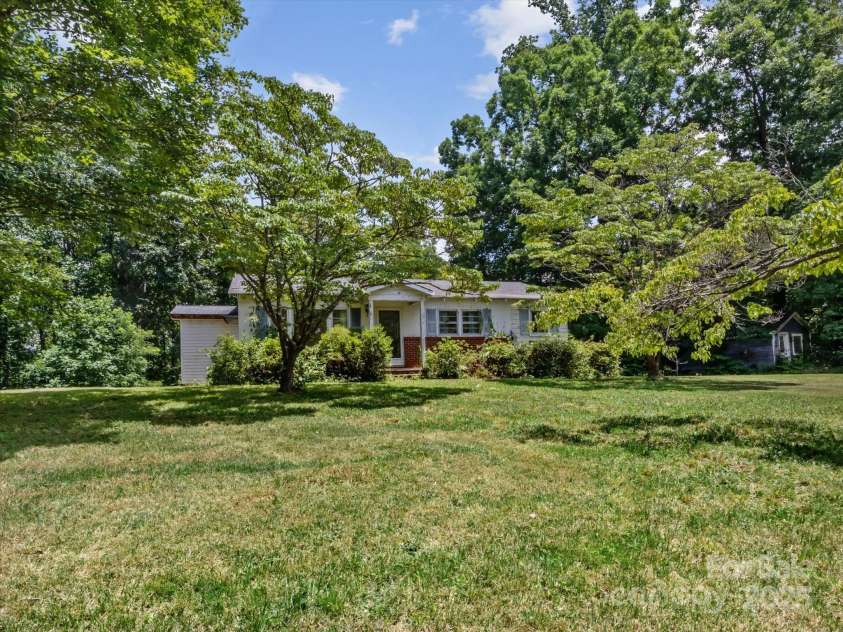 859 Stacy Hill Road, Nebo, NC 28761.  MLS# CAR4273524, YatesRealty ID 549. 