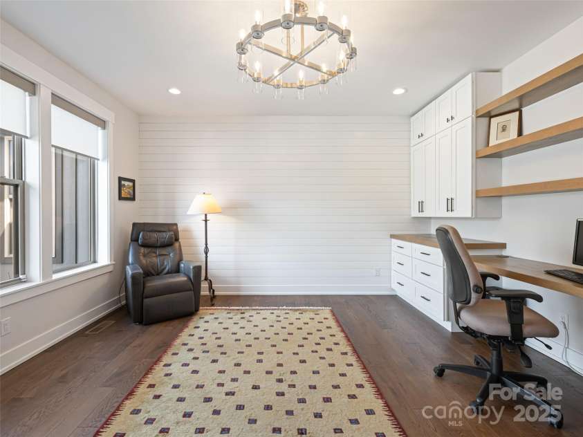 274 Daniel Circle Drive, Mills River, NC 28759.  MLS# CAR4241570, YatesRealty ID 5490. Nice built ins and lots of natural light