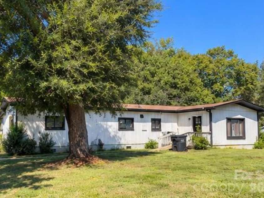 420 Donna Avenue, Gastonia, NC 28052.  MLS# CAR4431299, YatesRealty ID 54902. 