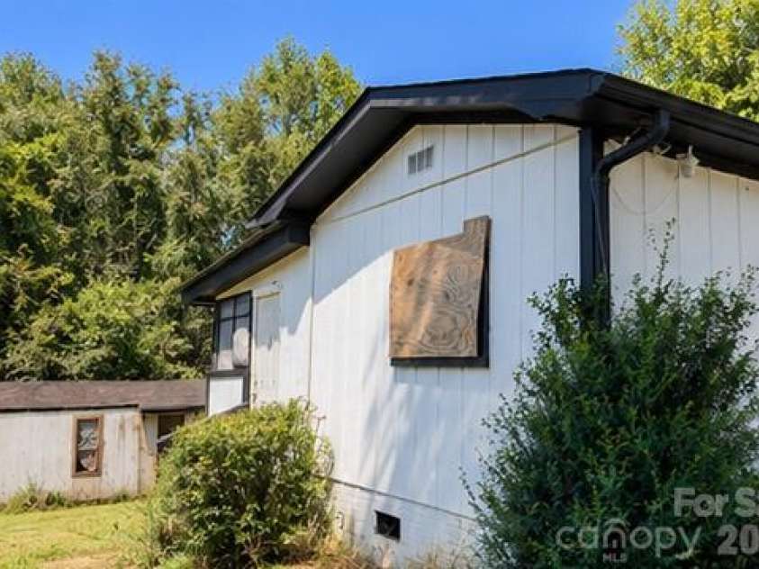 420 Donna Avenue, Gastonia, NC 28052.  MLS# CAR4431299, YatesRealty ID 54902. 