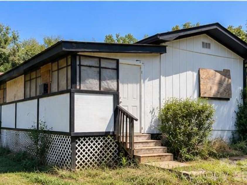 420 Donna Avenue, Gastonia, NC 28052.  MLS# CAR4431299, YatesRealty ID 54902. 