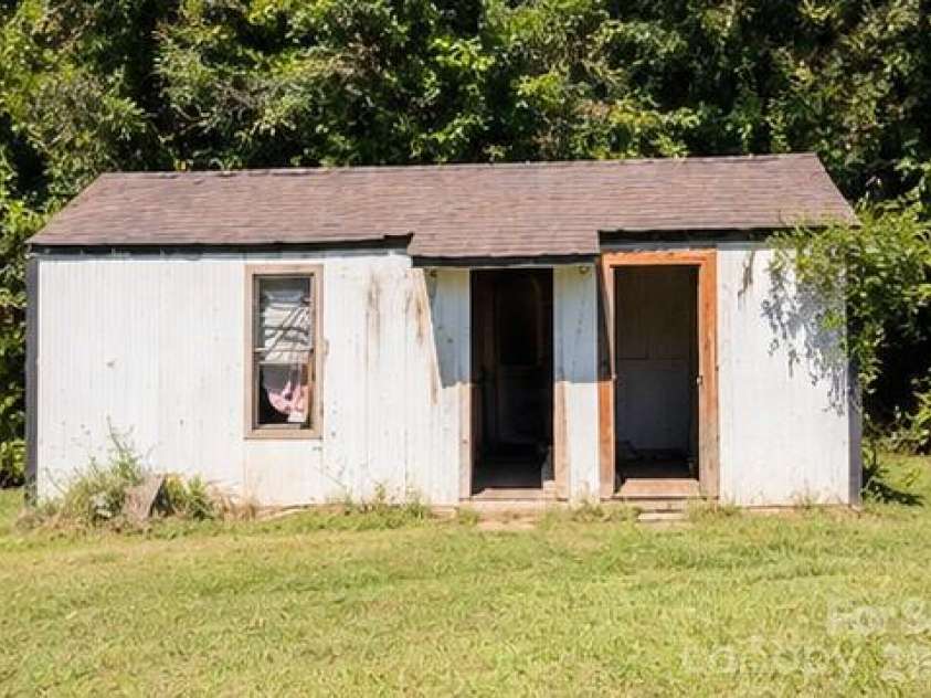 420 Donna Avenue, Gastonia, NC 28052.  MLS# CAR4431299, YatesRealty ID 54902. 