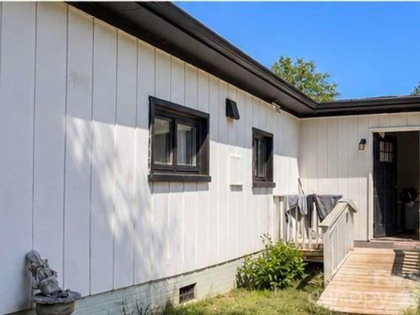 420 Donna Avenue, Gastonia, NC 28052.  MLS# CAR4431299, YatesRealty ID 54902. 