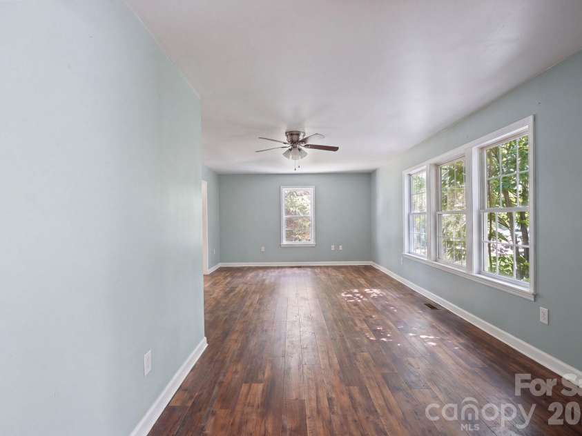 23 Rolling Hills Drive, Asheville, NC 28806.  MLS# CAR4404513, YatesRealty ID 54908. 