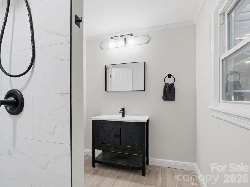 190 Forsaken Drive, China Grove, NC 28023.  MLS# CAR4420833, YatesRealty ID 54910. Hall Bath