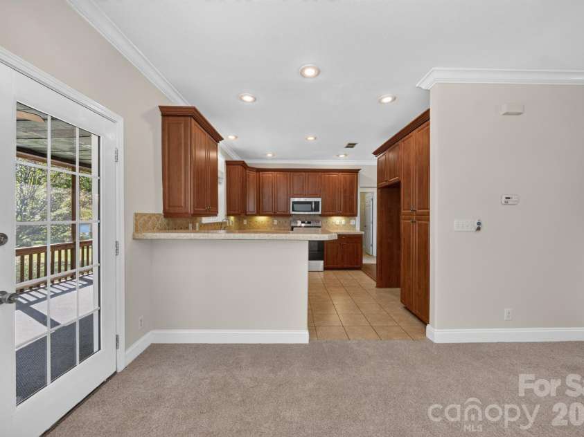 242 Dagenhart Farm Road, Statesville, NC 28677.  MLS# CAR4431621, YatesRealty ID 54911. Kitchen