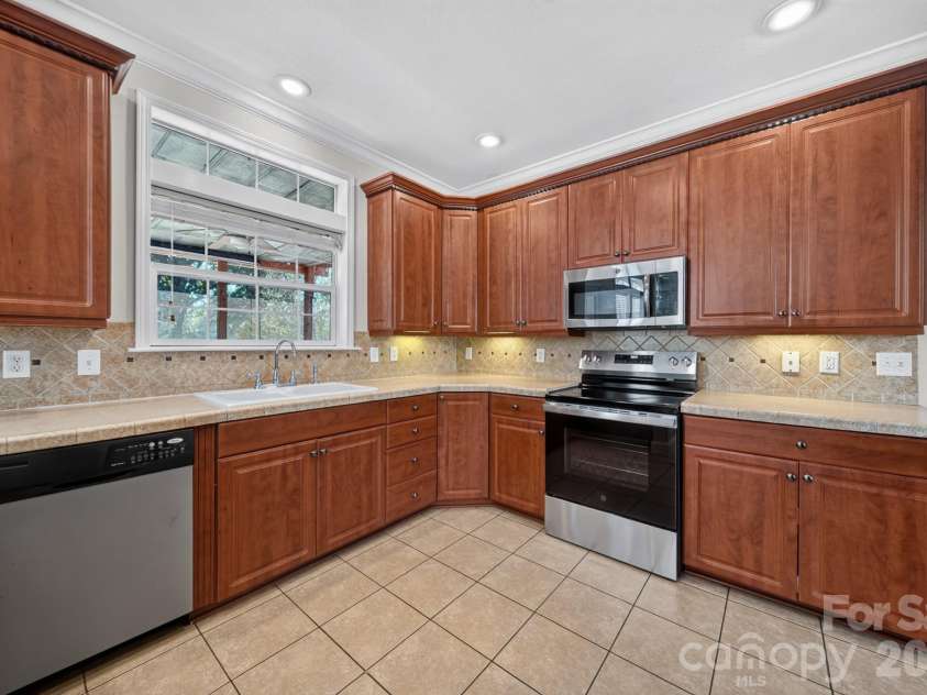 242 Dagenhart Farm Road, Statesville, NC 28677.  MLS# CAR4431621, YatesRealty ID 54911. Kitchen