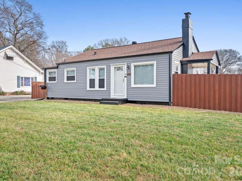 264 Mcneely Avenue, Mooresville, NC 28115.  MLS# CAR4332501, YatesRealty ID 54918. 