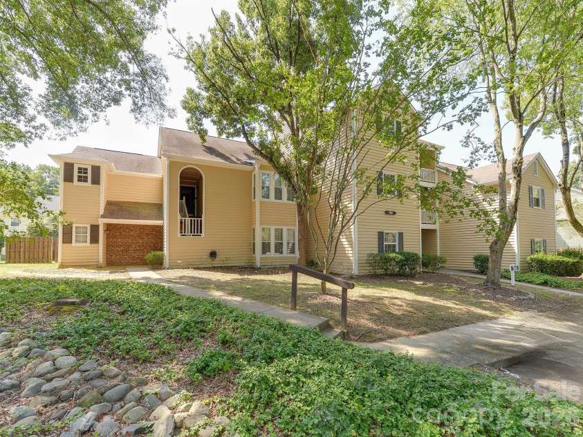 766 Marsh Road, Charlotte, NC 28209.  MLS# CAR4408658, YatesRealty ID 54919. 