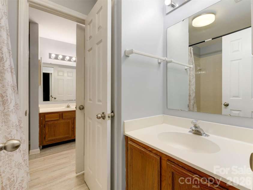 766 Marsh Road, Charlotte, NC 28209.  MLS# CAR4408658, YatesRealty ID 54919. Additional sink and shower / bathtub