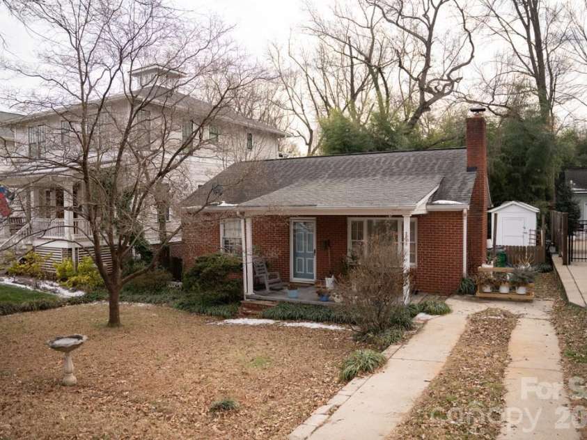 2640 Chesterfield Avenue, Charlotte, NC 28205.  MLS# CAR4329301, YatesRealty ID 5492. 