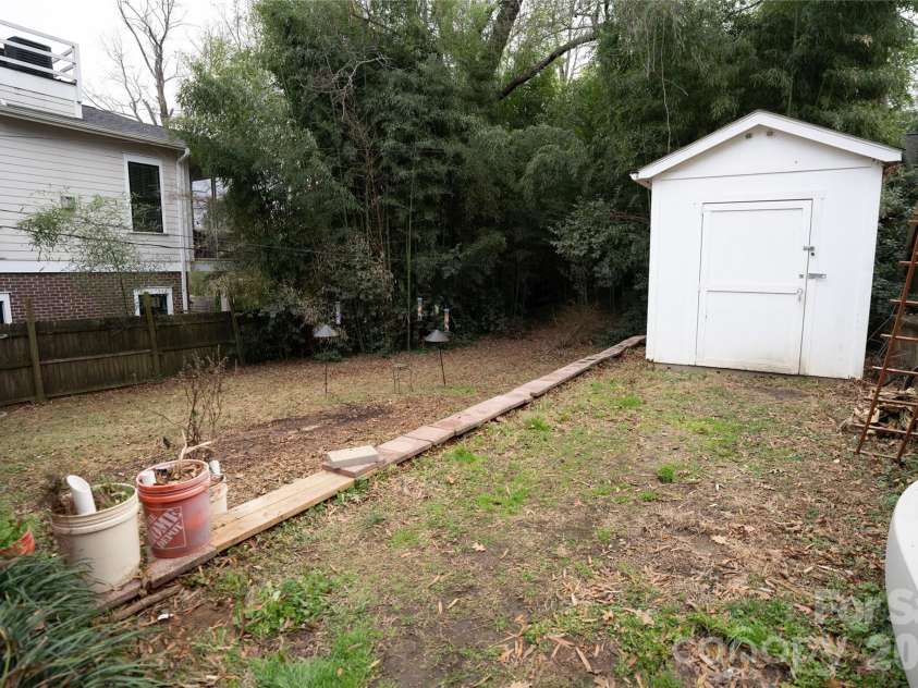 2640 Chesterfield Avenue, Charlotte, NC 28205.  MLS# CAR4329301, YatesRealty ID 5492. Fenced Backyard