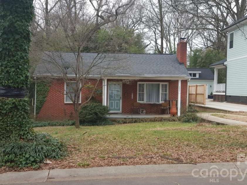 2640 Chesterfield Avenue, Charlotte, NC 28205.  MLS# CAR4329301, YatesRealty ID 5492. When Spring Has Sprung
