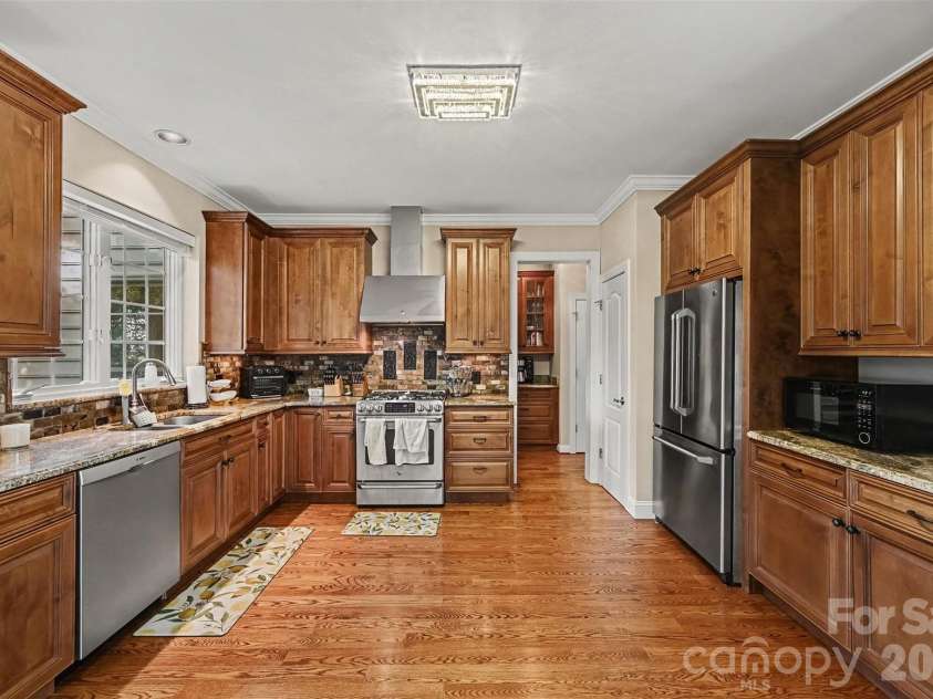 5523 Tullamore Lane, Charlotte, NC 28269.  MLS# CAR4431726, YatesRealty ID 54921. 