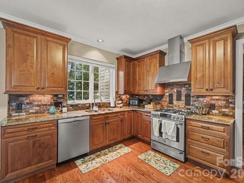 5523 Tullamore Lane, Charlotte, NC 28269.  MLS# CAR4431726, YatesRealty ID 54921. 