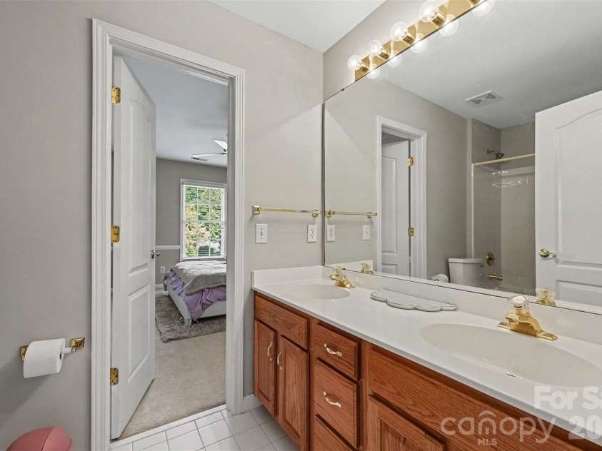5523 Tullamore Lane, Charlotte, NC 28269.  MLS# CAR4431726, YatesRealty ID 54921. 