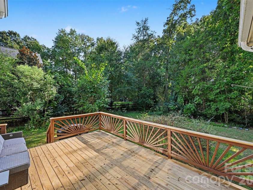 5523 Tullamore Lane, Charlotte, NC 28269.  MLS# CAR4431726, YatesRealty ID 54921. 