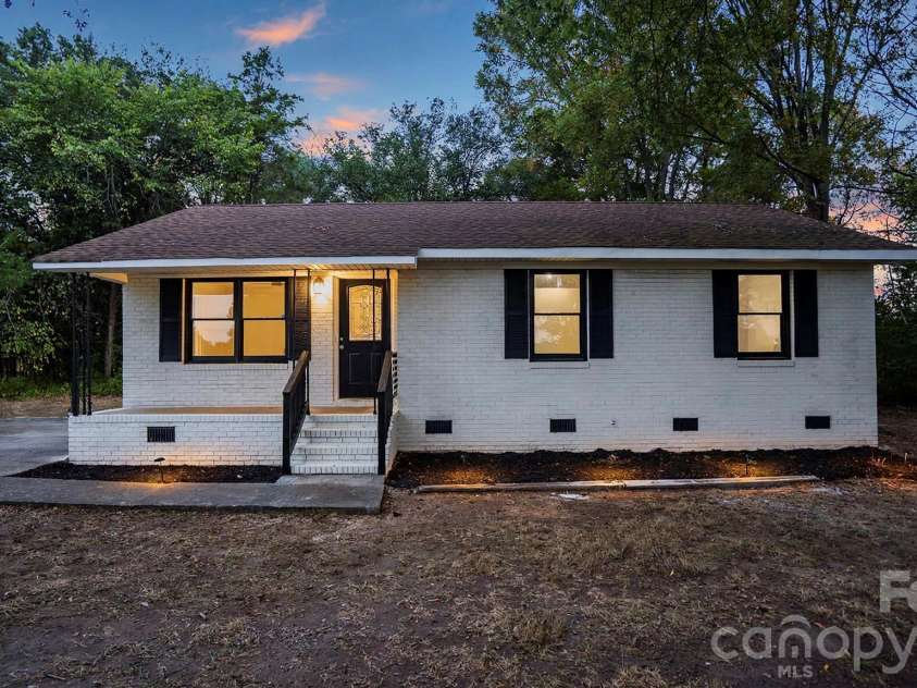 3050 Bridgewater Road, Rock Hill, SC 29730.  MLS# CAR4431369, YatesRealty ID 54922. 