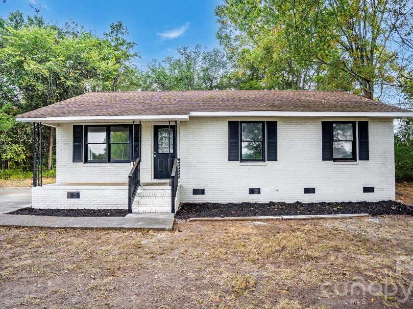 3050 Bridgewater Road, Rock Hill, SC 29730.  MLS# CAR4431369, YatesRealty ID 54922. 