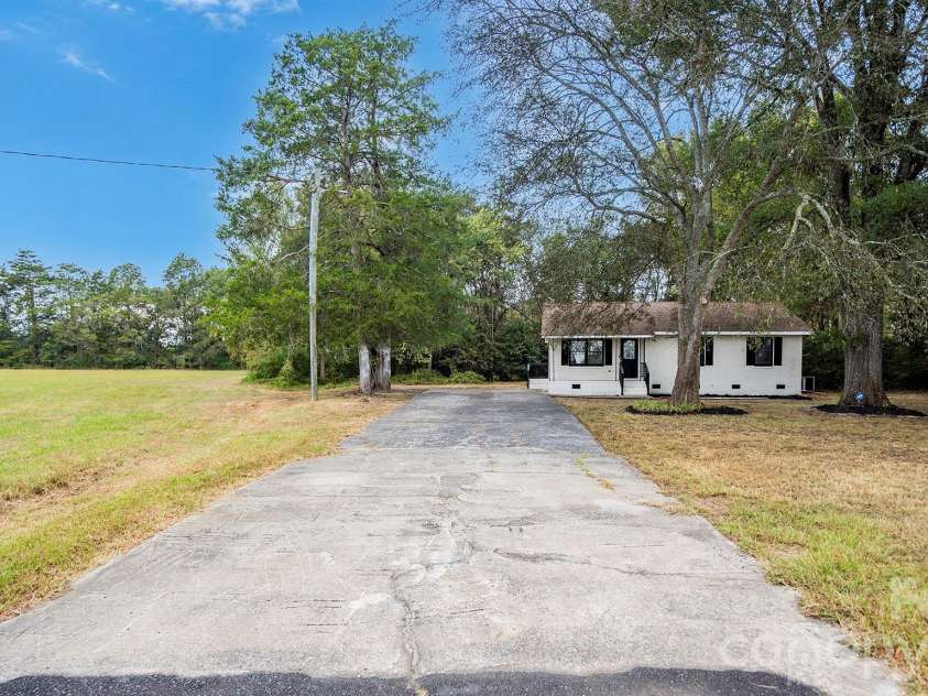 3050 Bridgewater Road, Rock Hill, SC 29730.  MLS# CAR4431369, YatesRealty ID 54922. 