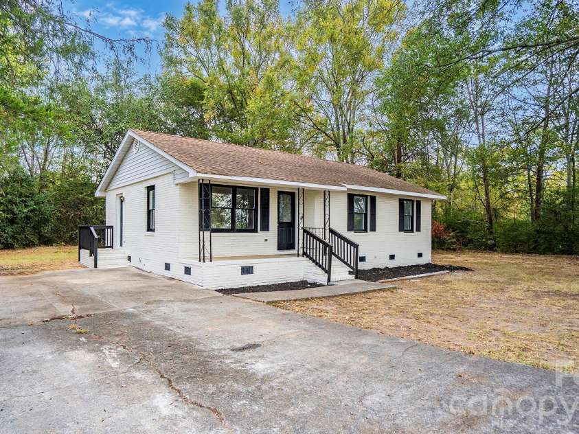 3050 Bridgewater Road, Rock Hill, SC 29730.  MLS# CAR4431369, YatesRealty ID 54922. 