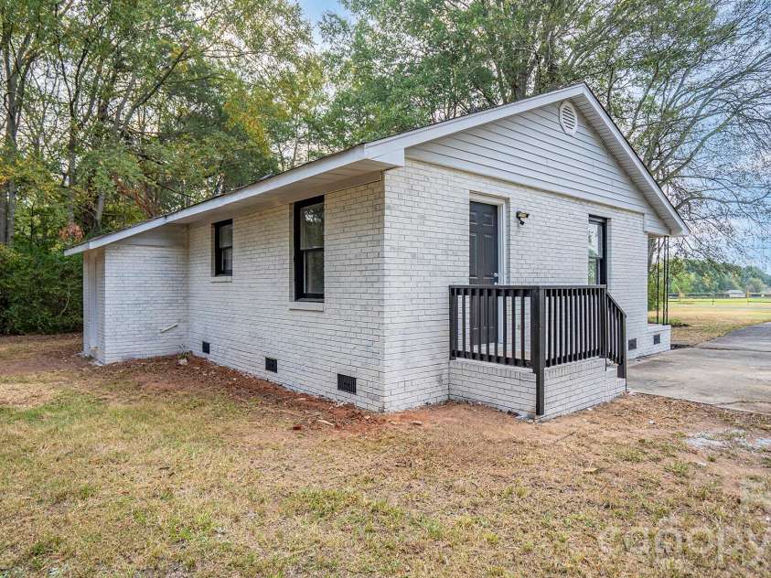 3050 Bridgewater Road, Rock Hill, SC 29730.  MLS# CAR4431369, YatesRealty ID 54922. 