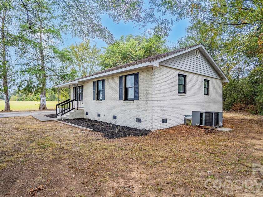 3050 Bridgewater Road, Rock Hill, SC 29730.  MLS# CAR4431369, YatesRealty ID 54922. 