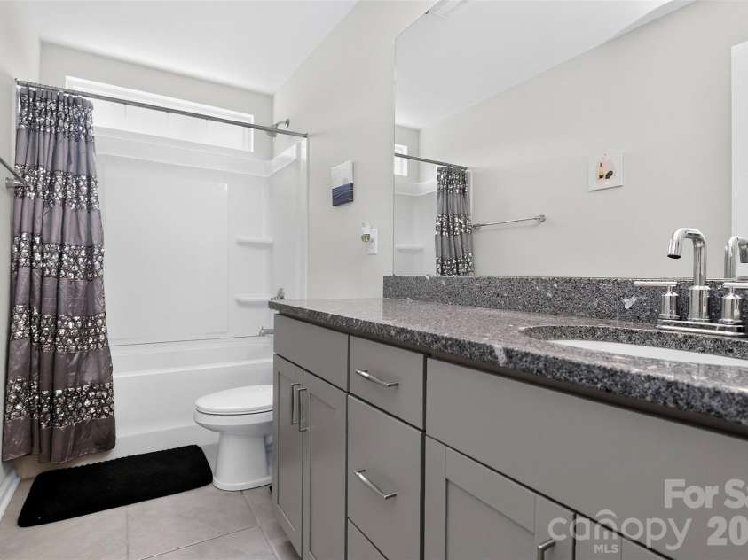 1019 Chicory Trace, Clover, SC 29710.  MLS# CAR4400233, YatesRealty ID 54923. Second full bath with window over shower/tub combo