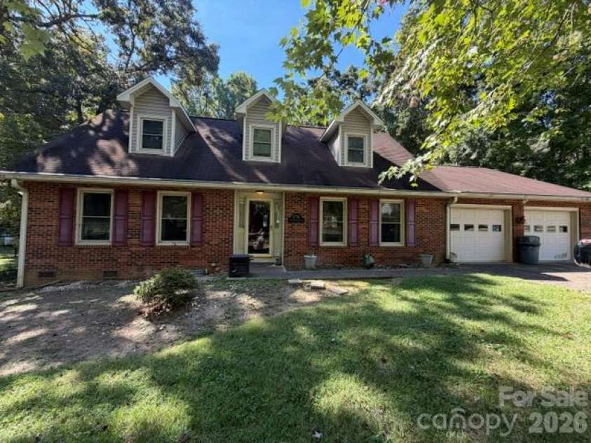 1750 29th Avenue Place, Hickory, NC 28601.  MLS# CAR4431295, YatesRealty ID 54927. 