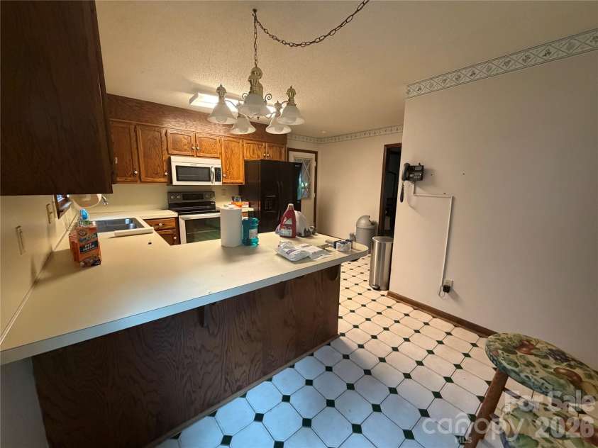 1750 29th Avenue Place, Hickory, NC 28601.  MLS# CAR4431295, YatesRealty ID 54927. 