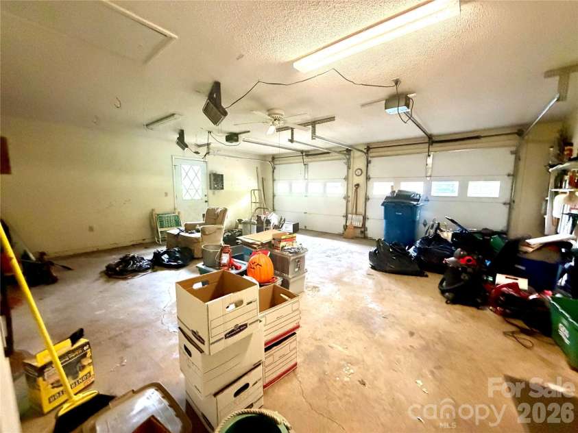1750 29th Avenue Place, Hickory, NC 28601.  MLS# CAR4431295, YatesRealty ID 54927. Oversized garage